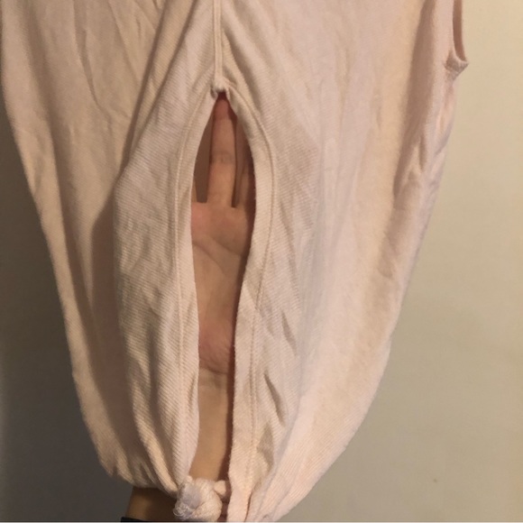 ❤️Athleta Pale Pink Blush Sleeveless Top Back Tie Size XS - Picture 3 of 4